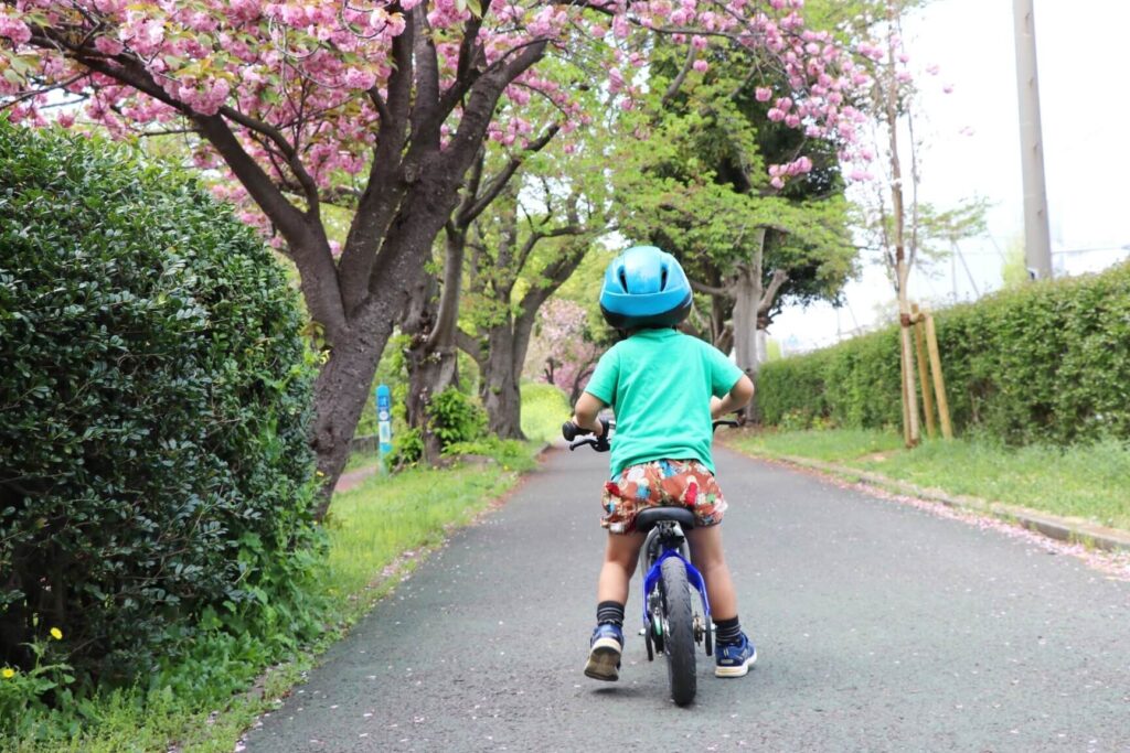 子供が自転車を練習するのはいつから始めるべきか
