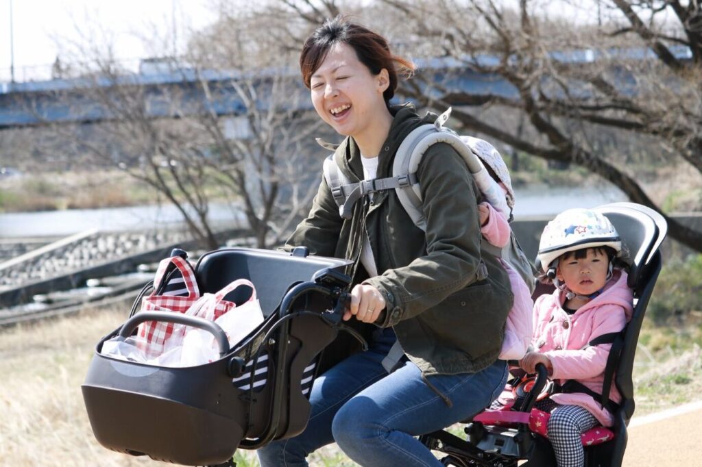 電動自転車と抱っこ紐はいつから使える？